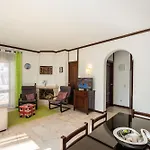 #029 Oura Village Pool & Nightlife * البوفيرا